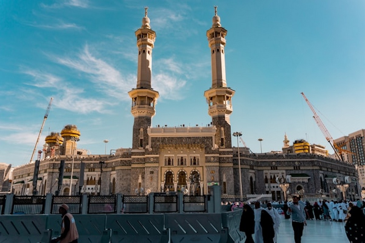8 Tips Jitu Menghadapi Panasnya Kota Makkah 