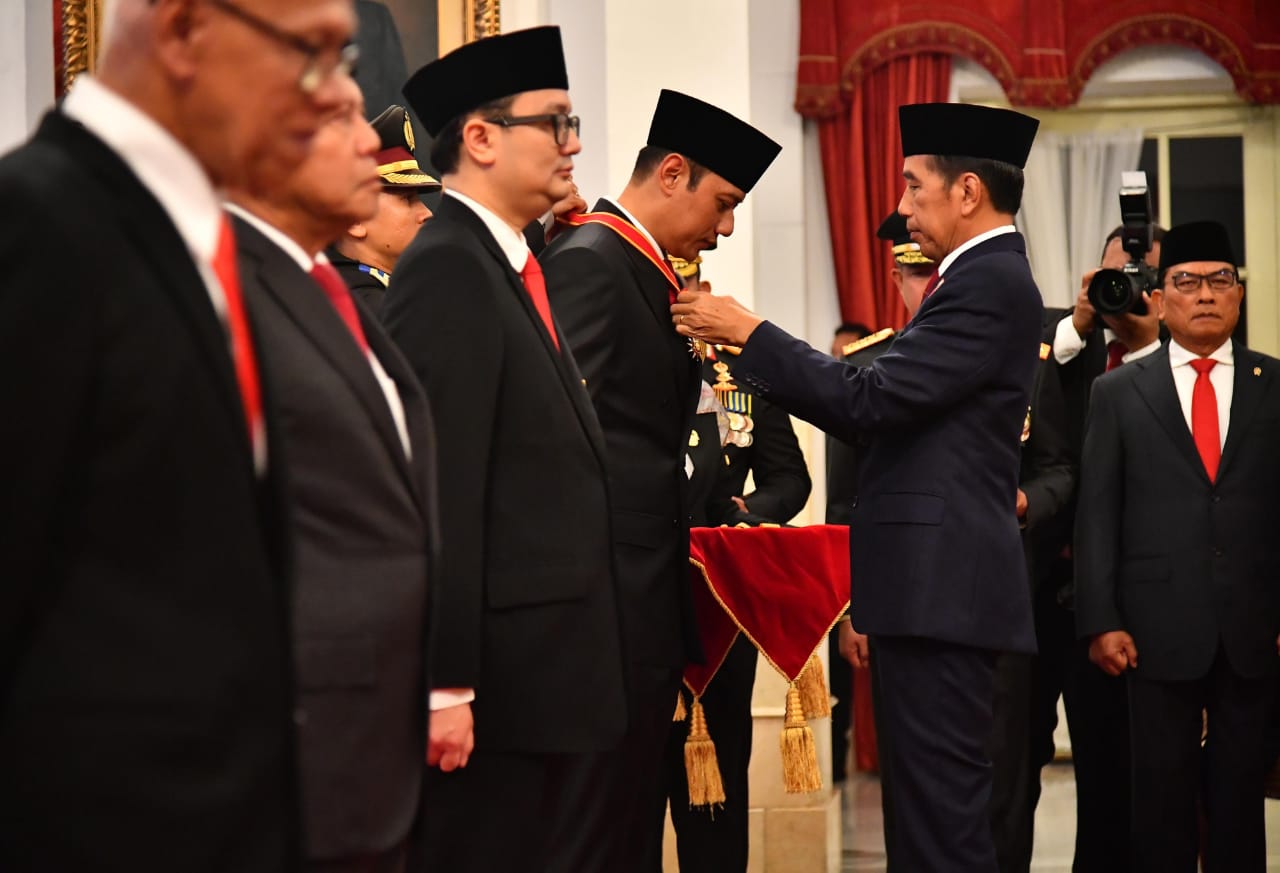 Presiden Jokowi Anugerahkan Bintang Mahaputra Nararya untuk Menteri AHY