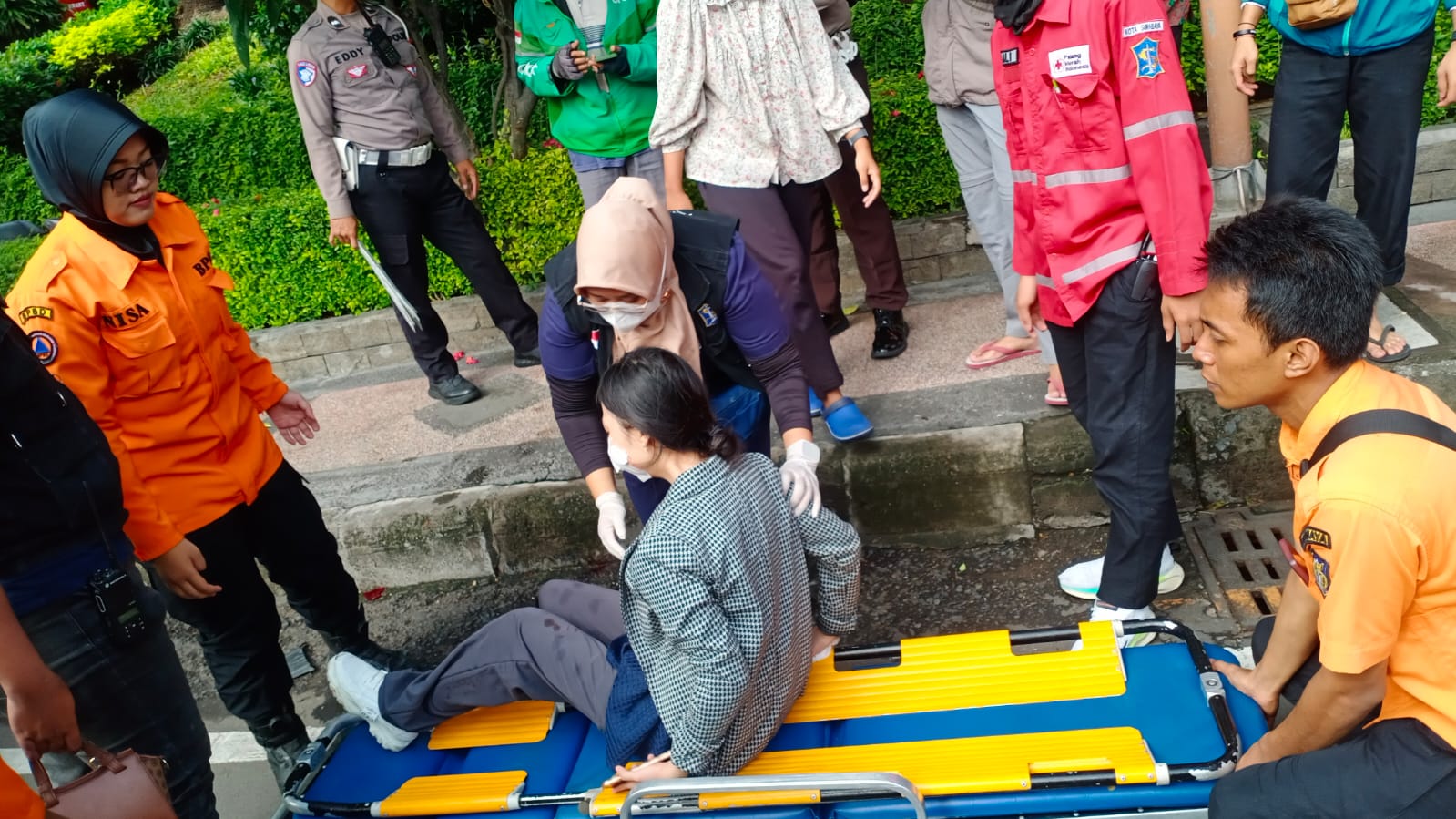 Honda HR-V Tabrak Becak dan Motor di Jalan Basuki Rahmat, Satu Korban Tewas