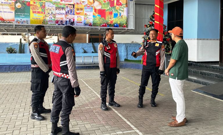 Satuan Samapta Polres Kediri Pastikan Perayaan Natal Berjalan Aman