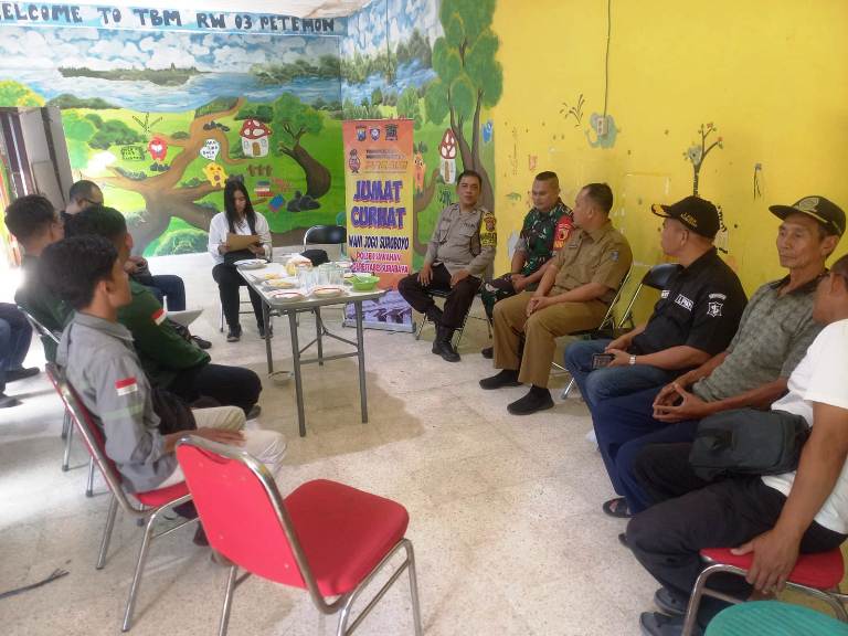 Polsek Sawahan Gelar 'Jumat Curhat' di Kelurahan Petemon Surabaya, Tekankan Pengawasan Anak dan Waspada Aksi 3
