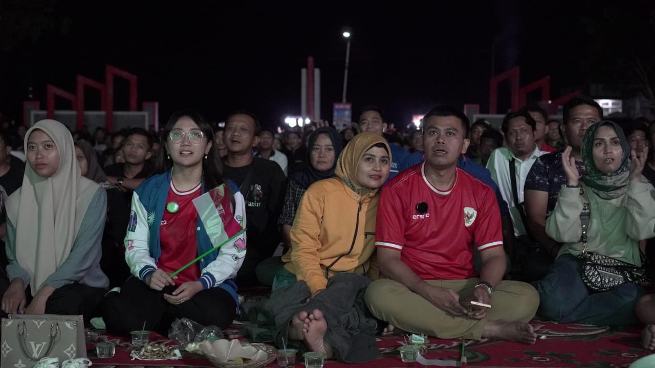 Pencinta Sepak Bola Kota Blitar Penuhi Nobar SAE Indonesia vs Bahrain