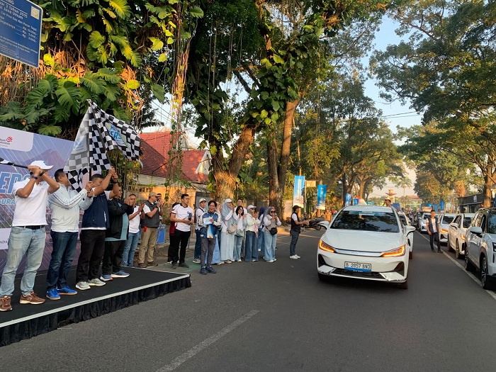  Percepat Aktivitas Berbasis Listrik, Wali Kota Malang Lepas Parade Mobil Listrik