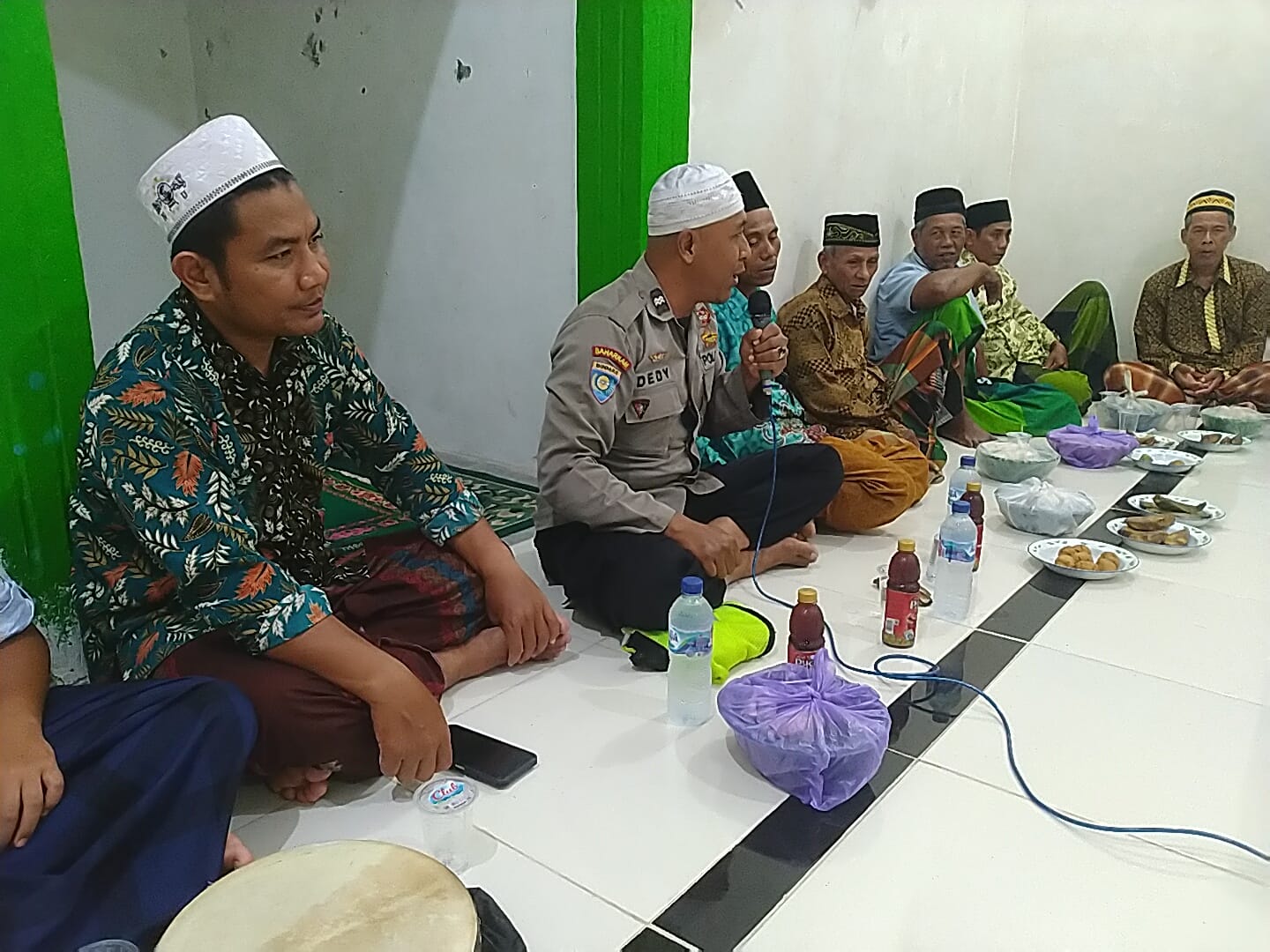 Kanit Binmas Polsek Temayang Beri Imbauan Kamtibas saat Ikut Rutinan Tahlil Bareng Warga