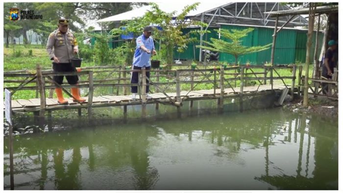 TNI-Polri Bersama Pemdes Pungpungan Kolaborasi Tanami Lahan Kosong untuk Ketahanan Pangan Berkelanjutan