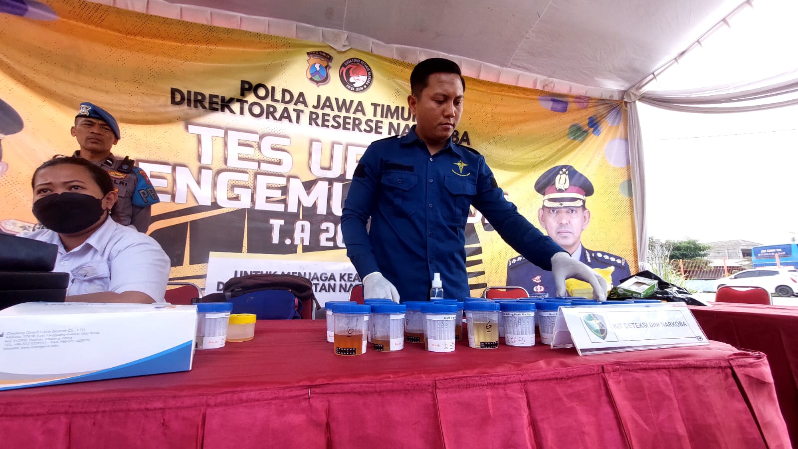 Ditresnarkoba Polda Jatim Gelar Tes Urine di Terminal Purabaya, Puluhan Sopir Bus Terjaring