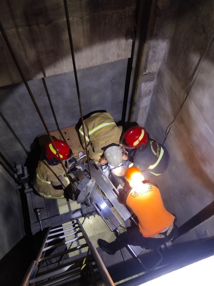 Terjatuh ke Ruang Lift Lantai Lima Gedung Fukumi, Pria Asal Pasuruan Selamat