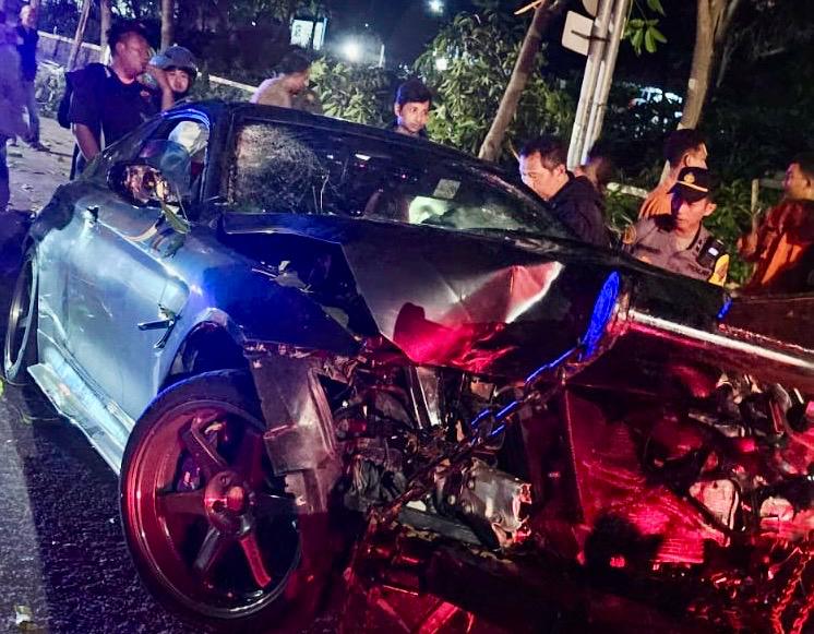 BMW Tabrak 3 Pemotor di Jalan Mayjen Sungkono, Diduga Pengemudi Mabuk