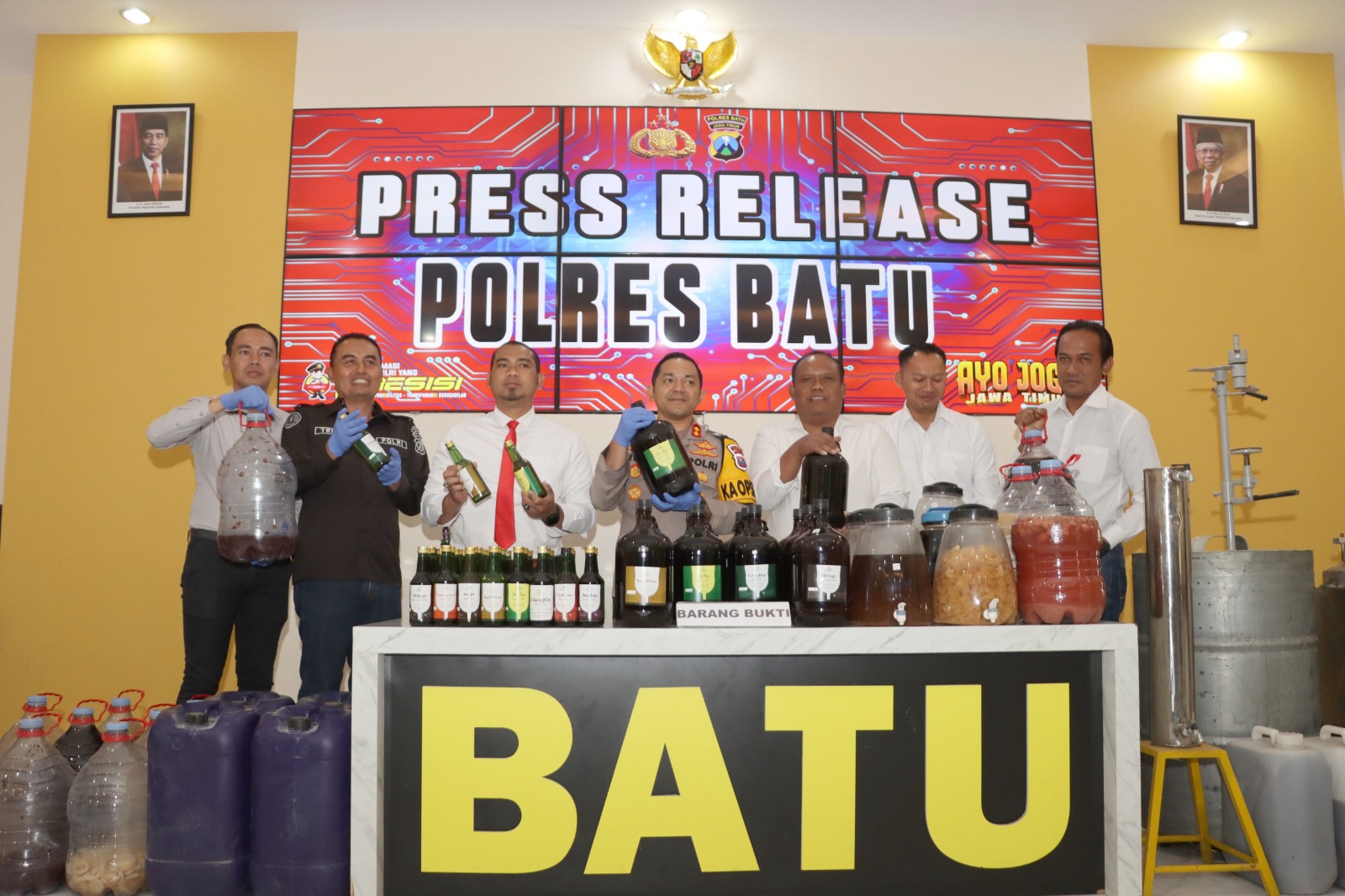 Polres Batu Tutup Rumah Produksi Miras Ilegal