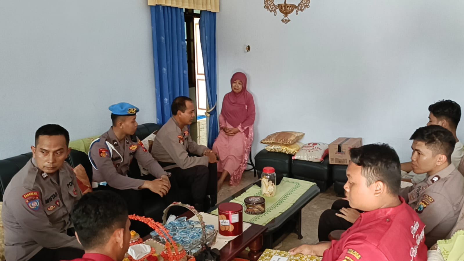 Kapolsek Bandung Polres Tulungagung Sambangi Anggota yang Dibacok ODGJ 