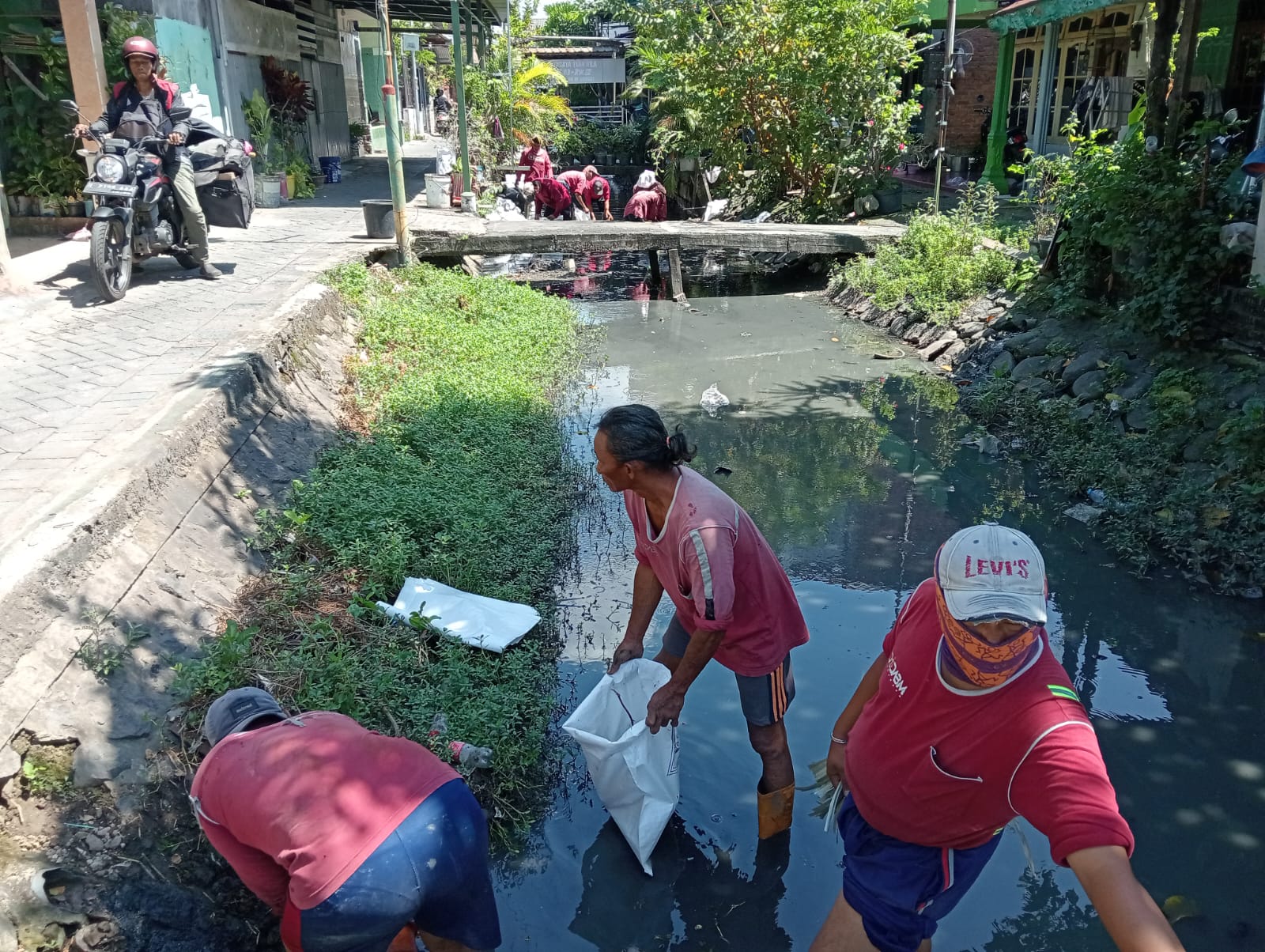 Setelah 6 Tahun Terabaikan, Sungai Pagesangan Akhirnya Dikeruk