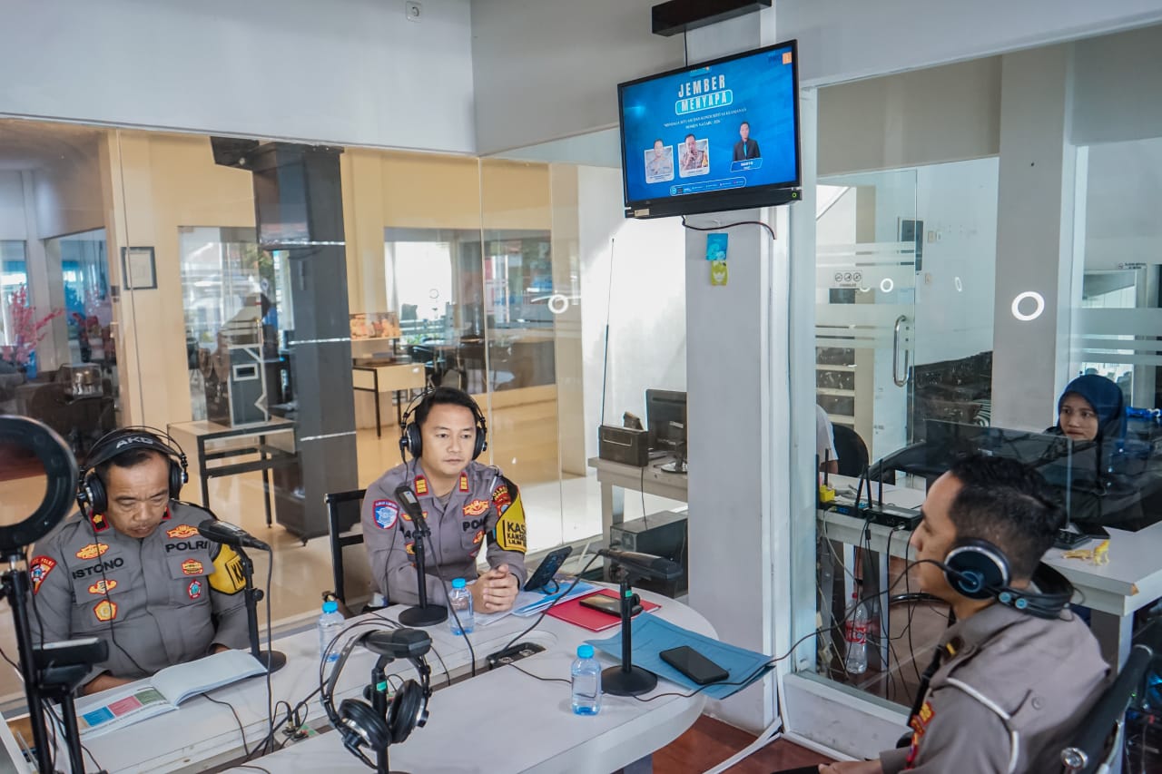 Polres Jember Rajut Keamanan Nataru Lewat Dialog On-air, Prioritaskan Sterilisasi Gereja hingga Kesiapan ETLE
