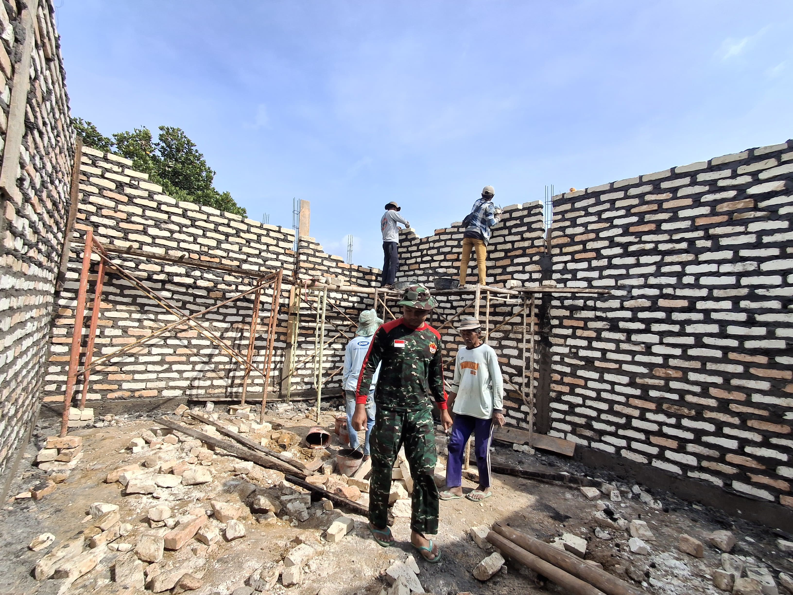 Gotong Royong Satgas TMMD dan Warga, RTLH Sami Kini Berdiri Lebih Kokoh