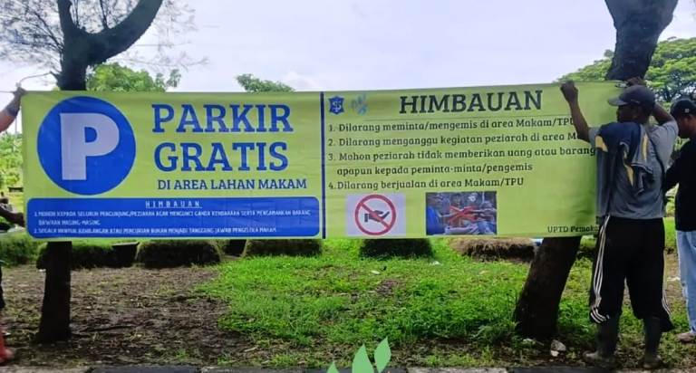 DLH Surabaya Tegaskan Parkir Area Makam Gratis, Warga Diminta Tolak Pungli