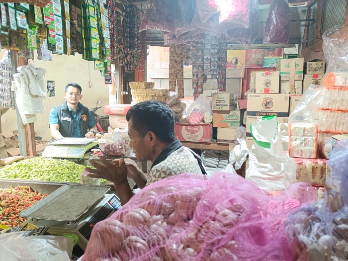 Polres Ngawi Pastikan Stok Aman dan Harga Bapokting di Pasar Walikukun Stabil 