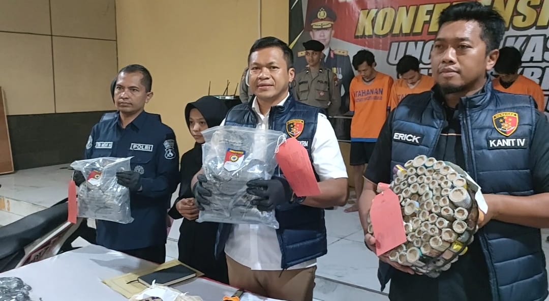Satreskrim Polresta Sidoarjo Bekuk 6 Warga Surabaya dan Sidoarjo Terkait Handak   