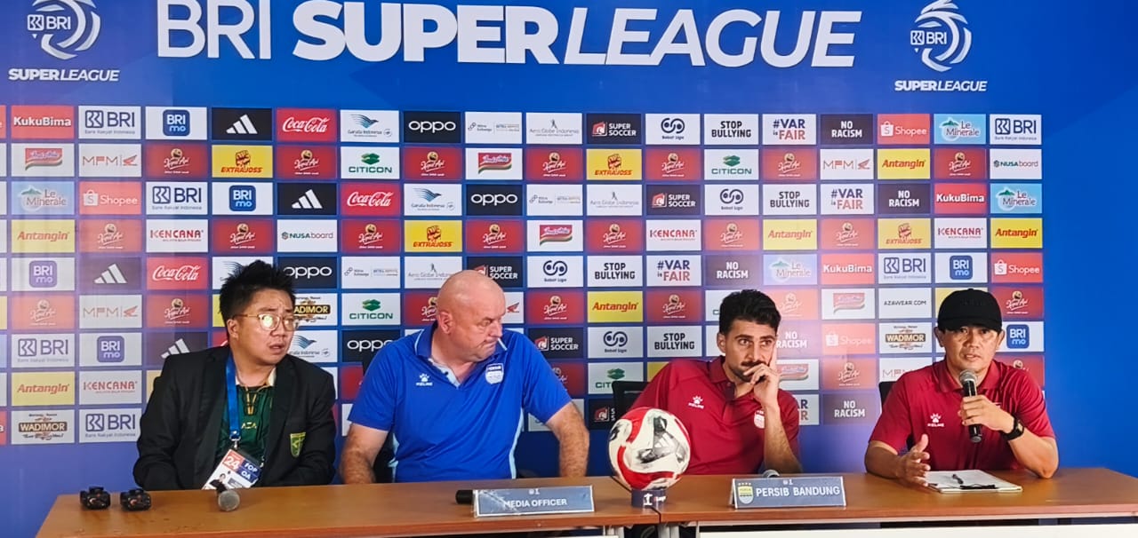 Bojan Hodak Pilih Bungkam Usai Persib Ditahan Imbang Persebaya 