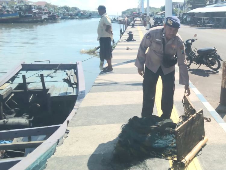 Satpolairud Polres Pasuruan Kota Amankan Nelayan Lekok Gunakan Jaring Trawl