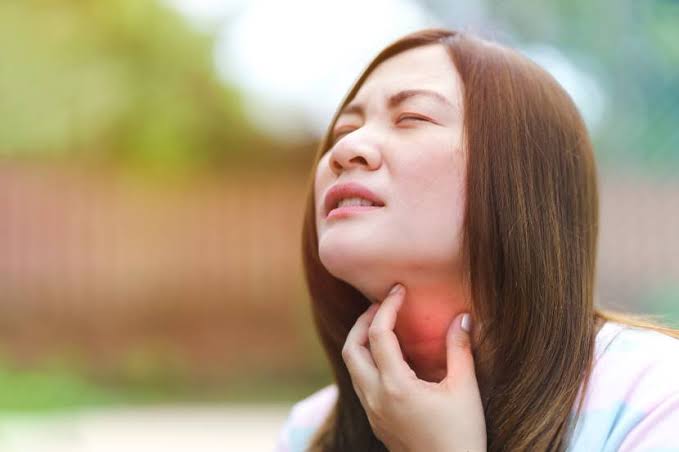 3 Cara Mengatasi Tenggorokan yang Kering