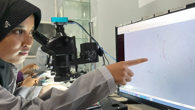 Tercemar Mikroplastik, GrowGreen Imbau Warga Surabaya Tidak Mengonsumsi Air Hujan