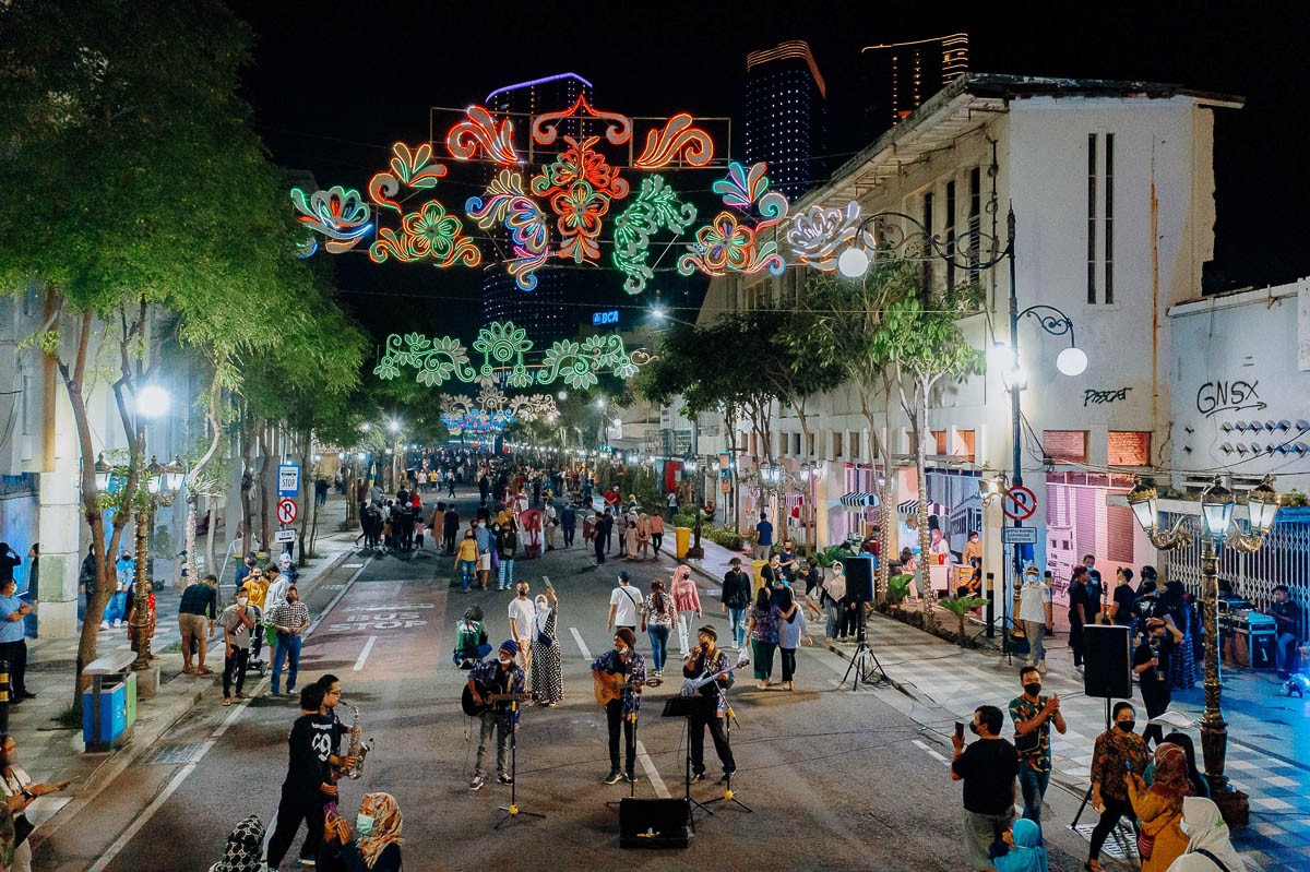 Jalan Tunjungan,  Destinasi Favorit Kaum Muda Surabaya untuk Menikmati Malam