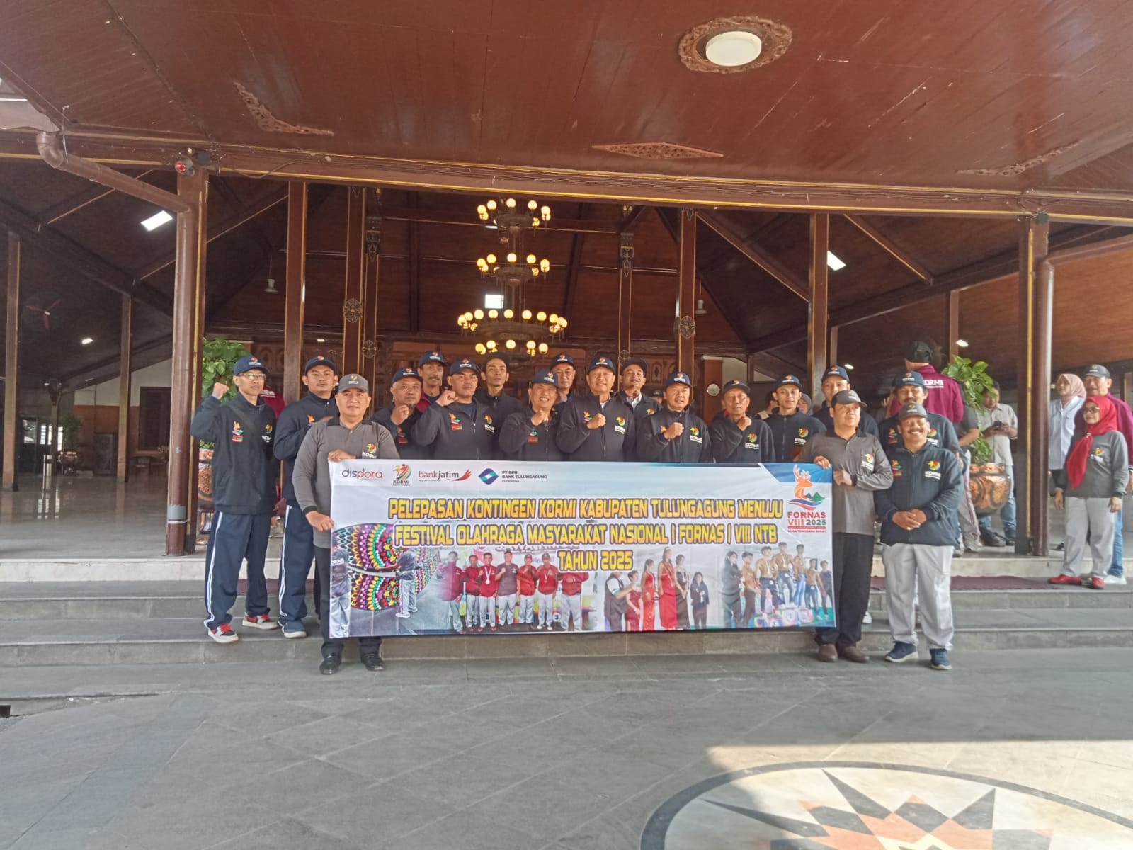 Bupati Gatut Sunu Lepas 10 Atlet Kormi Tulungagung ke Fornas VIII 2025 di NTB