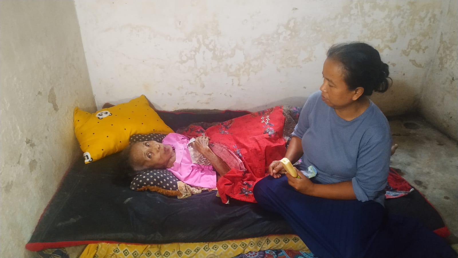 Delapan Bulan Telentang Gegara Adminduk, Nenek Penderita Stroke di Jember Akhirnya Dapat Layanan Kesehatan