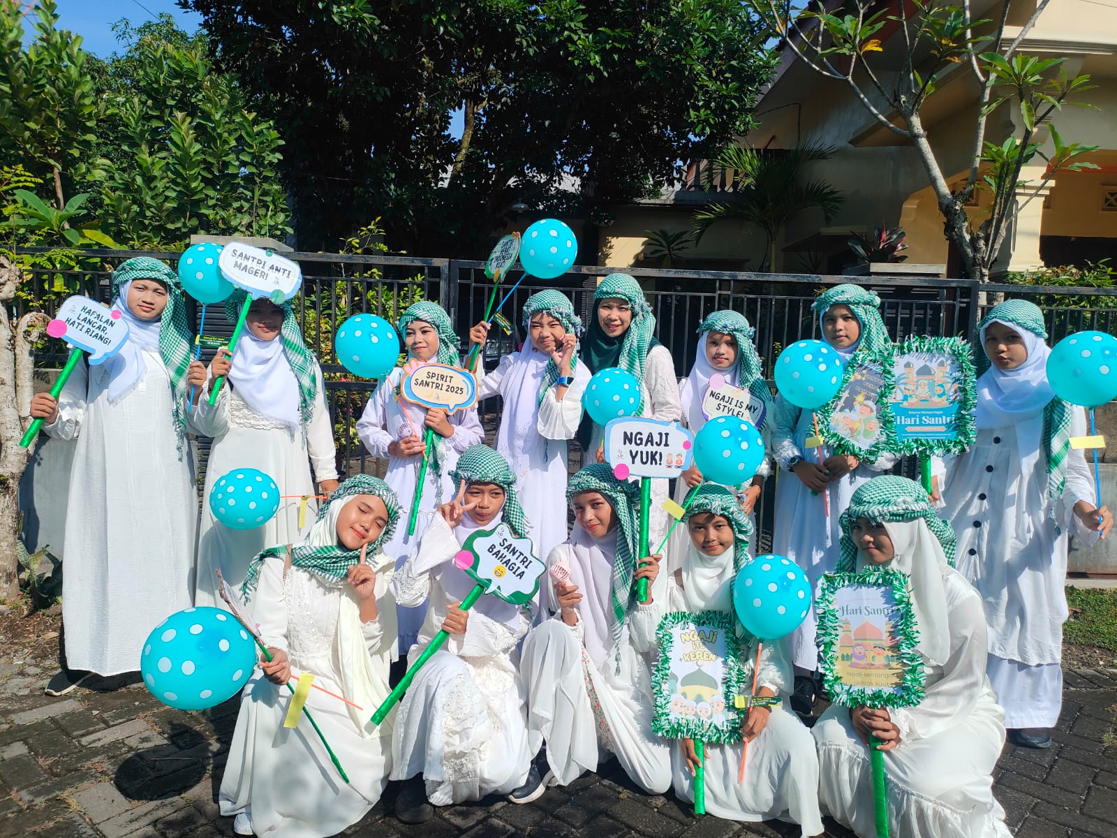 Kental Nuansa Religius-Nasionalis, Pawai Hari Santri Arroudhoh Jember 2025 Libatkan Ratusan Peserta