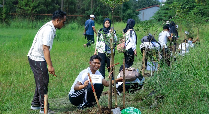 Ratusan CASN Tanam Pohon di Hutan Kota Gejos Bareng BUMN dan Pejabat Gresik