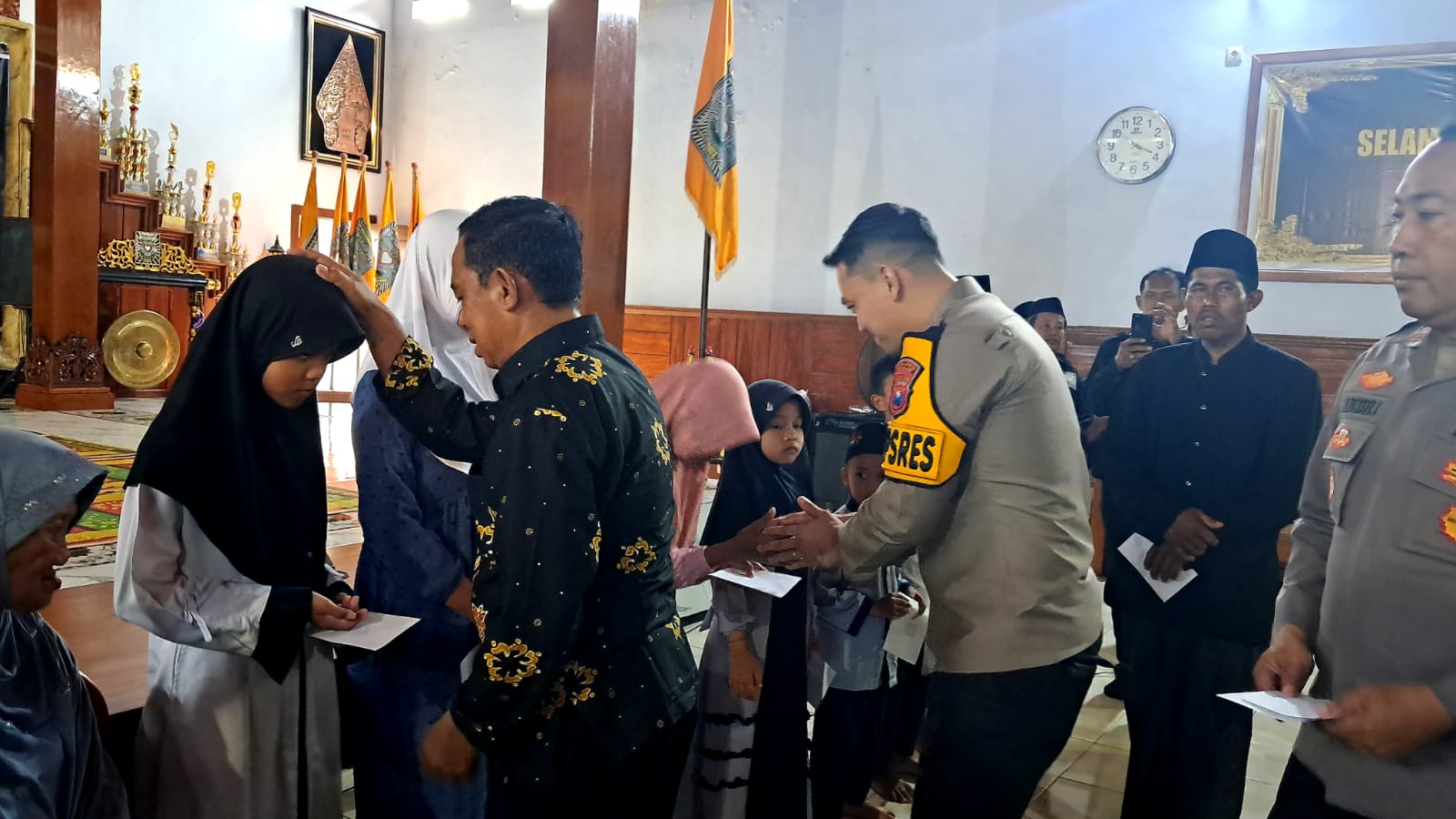 Kapolres Nganjuk Hadiri Padepokan PSHT Cabang Nganjuk Giat Doa Bersama dan Santunan 