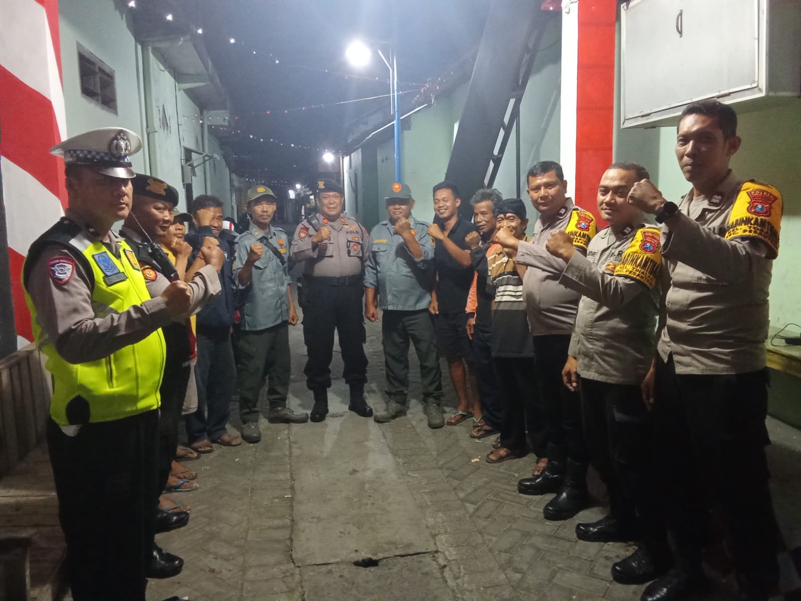 Sambangi Pos Kamling, Polisi dan Warga Bahas Keamanan di Lingkungan Tirtoudan Kota Kediri