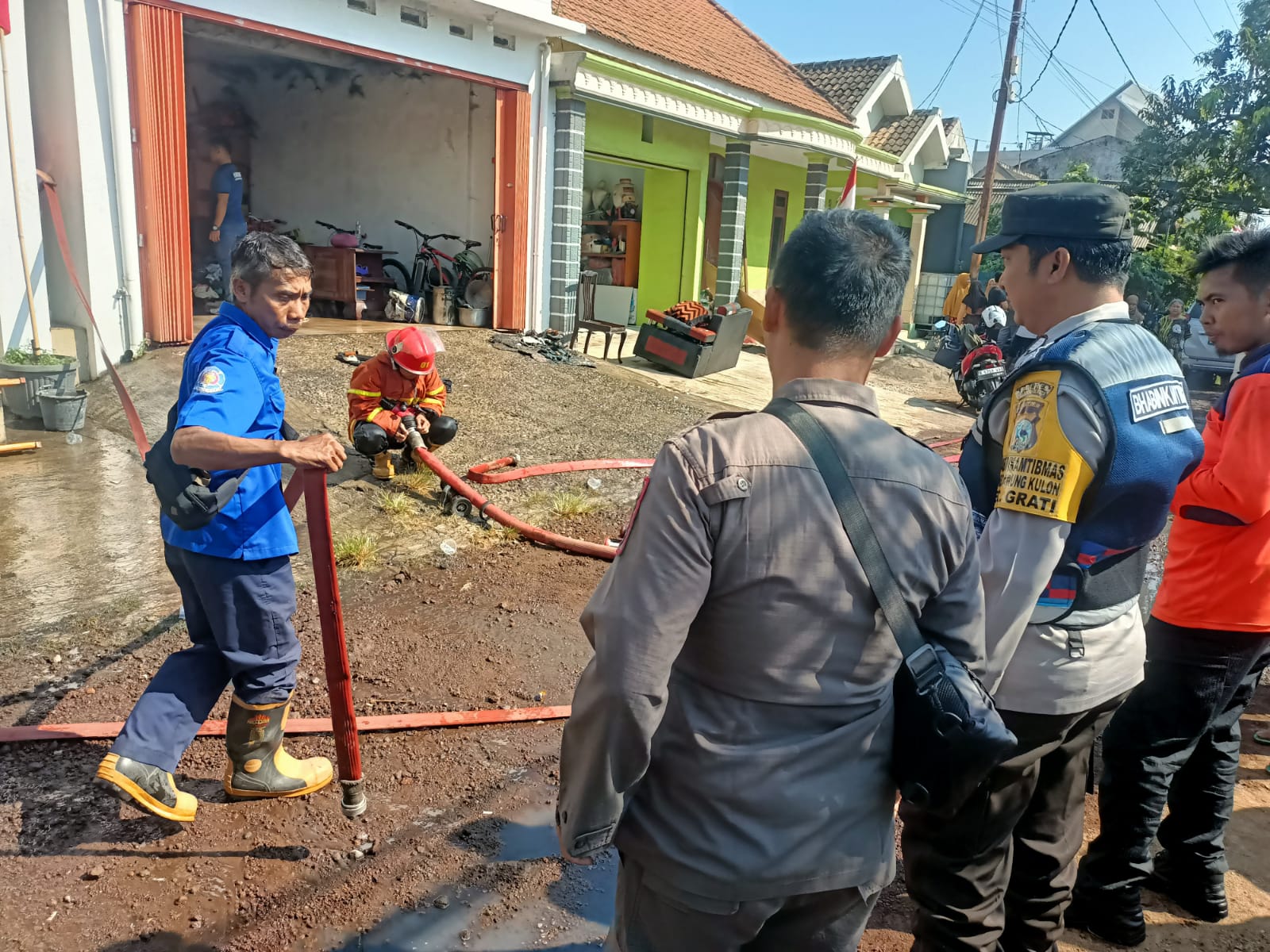 Korsleting Mesin Cuci, Rumah Petugas PMK di Pasuruan Terbakar