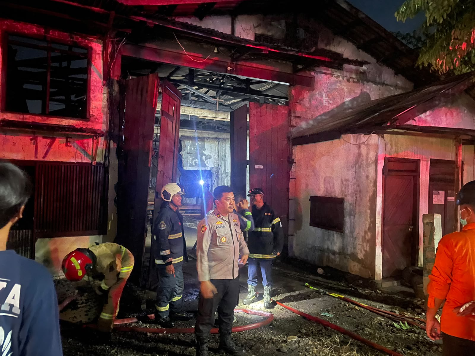 Diduga Korsleting Listrik, Gudang Eks Kayu di Tandes Dilalap Si Jago Merah