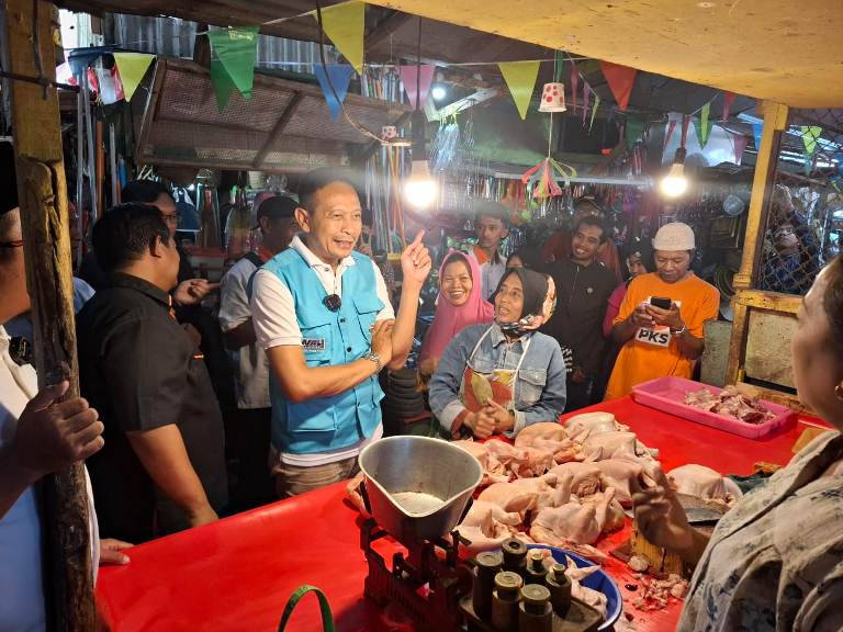 Blusukan ke Pasar Blimbing, Wahyu Hidayat Simak Harapan Pedagang 