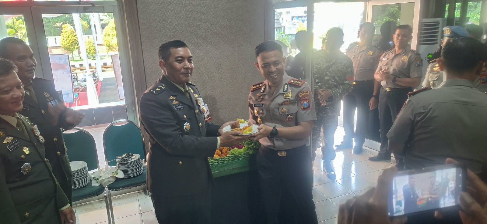 Kapolres Pasuruan Kunjungi Makodim 0819 di HUT Ke-81 TNI