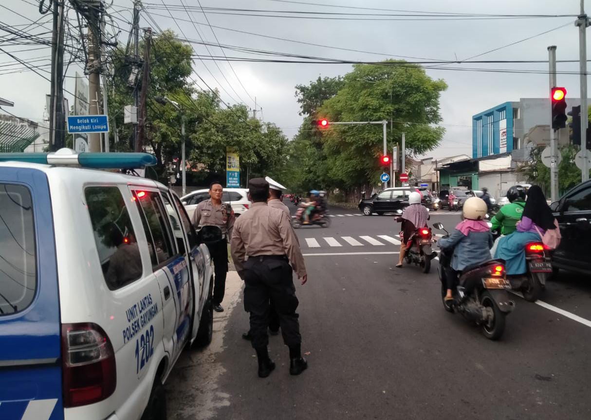 Patroli Rutin Polsek Gayungan Ciptakan Rasa Aman dan Nyaman