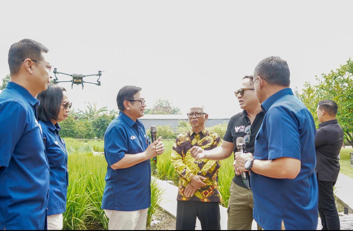 Pertama di Indonesia, Dirut Petrokimia Gresik Pamer Program Smart Precision Farming ke Wamen BUMN