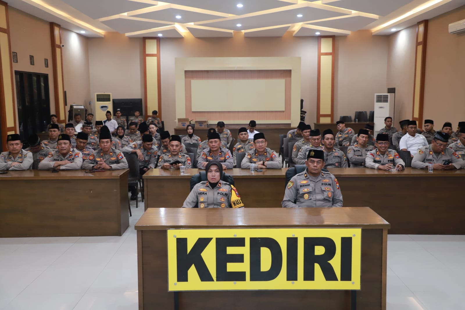 Polres Kediri Ikuti Zoom Meeting Bersholawat dan Doa Bersama Cooling System Pilkada Serentak 2024