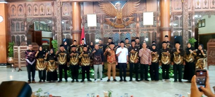 Bupati Gatut Sunu Wibowo Mengesahkan Pengurus Asosiasi BPD Kabupaten Tulungagung Periode 2025-2031
