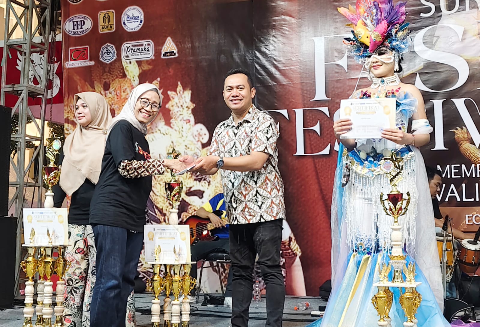 Tampil Memukau dengan Karakter Bertema Alam, Universitas Adi Buana Raih Juara 1 SFF 2026