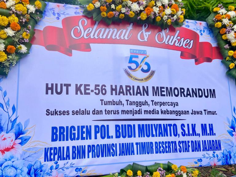 Karangan Bunga dari Kepala BNNP Jatim Meriahkan HUT Ke-56 SKH Memorandum