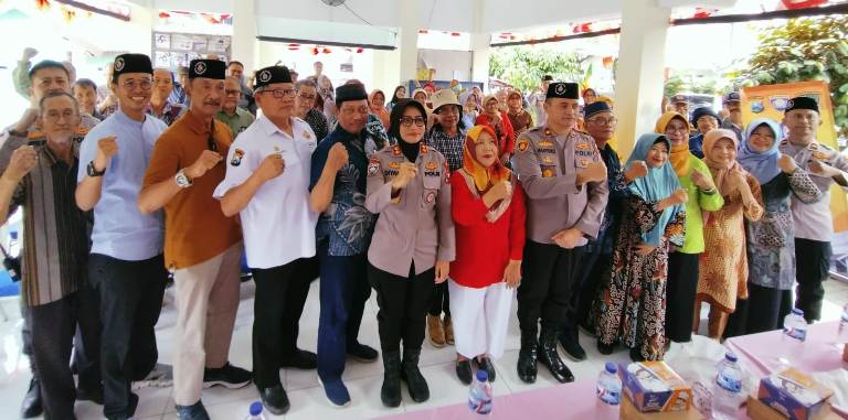 Jumat Curhat  Polsek Wonocolo Perkuat Hubungan dengan Warga