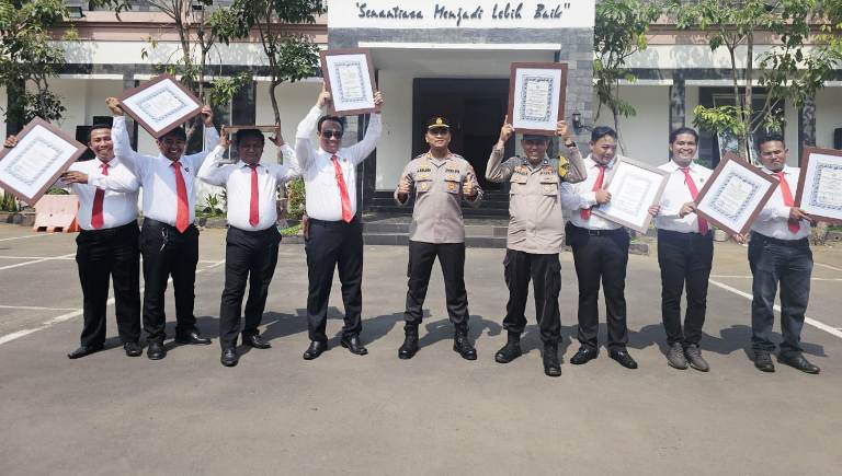 Delapan Anggota Polsek Tandes Diganjar Penghargaan atas Pengungkapan Narkoba dan Dedikasi Bhabinkamtibmas