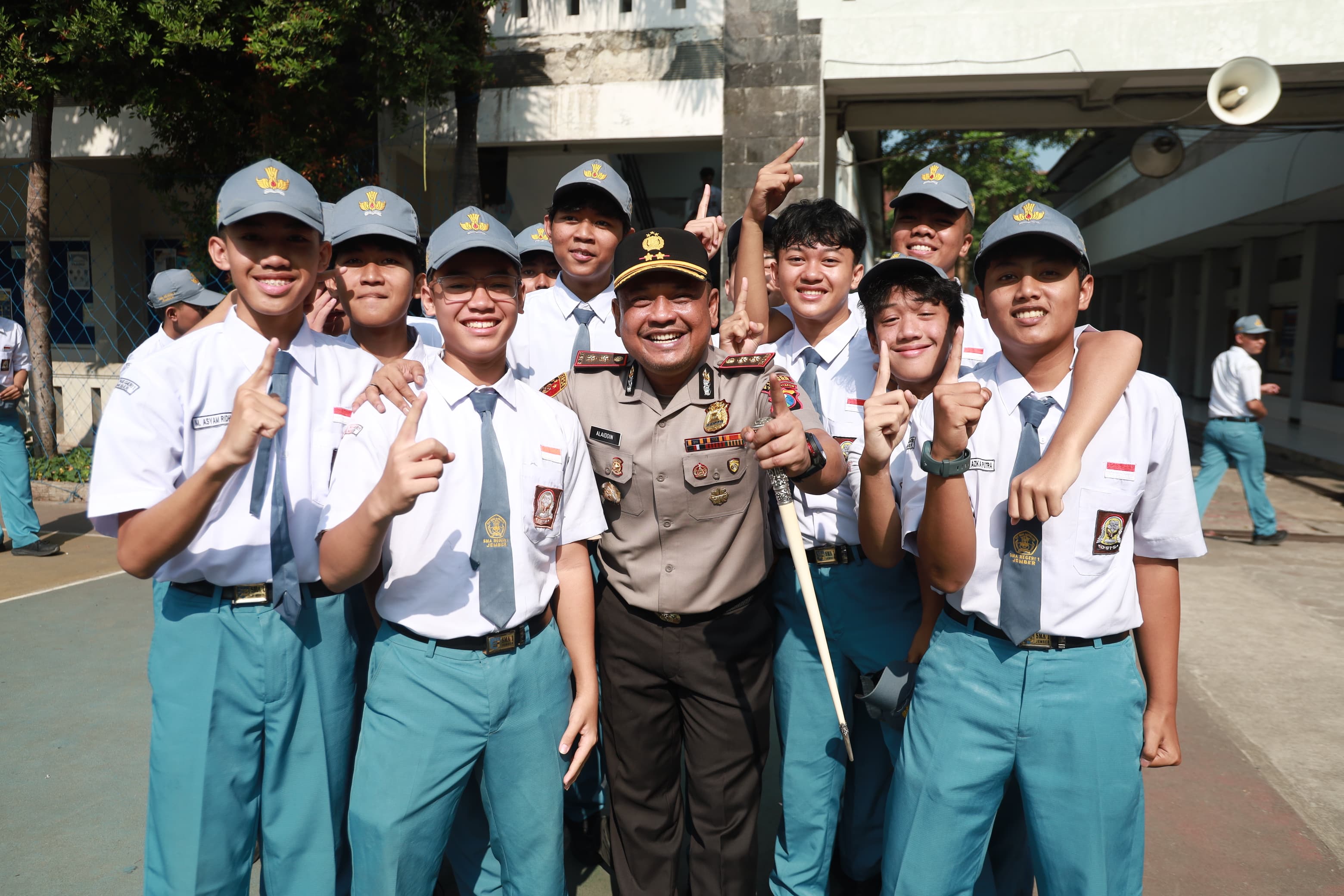 Sambangi SMAN 1 Jember, Kapolres AKBP Alaiddin Ingatkan Pelajar Jauhi Pergaulan Bebas