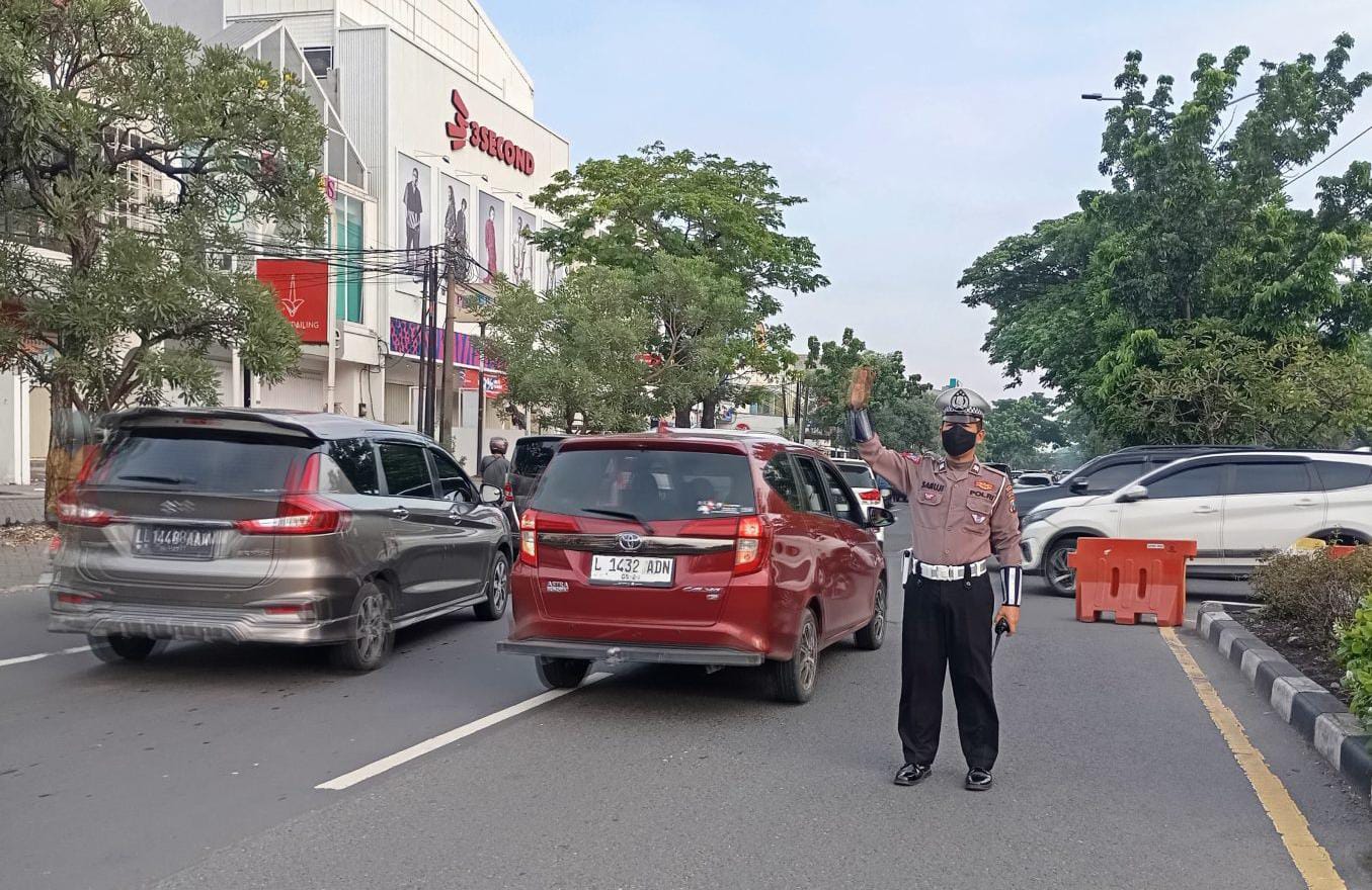 Polsek Rungkut Laksanakan Pos Awal untuk Kelancaran Arus Lalu Lintas
