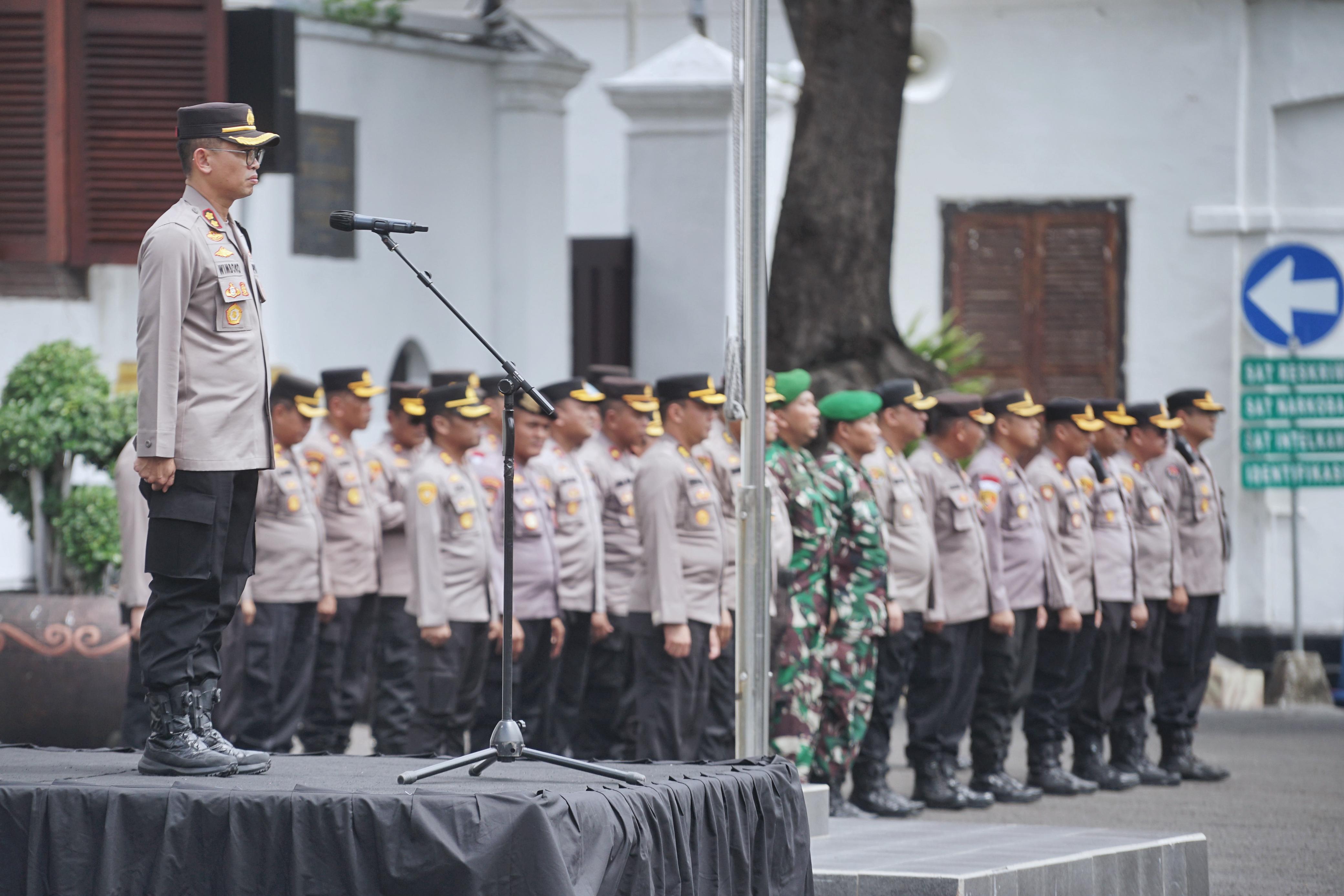 Polrestabes Surabaya Apel Gelar Pasukan dan Patroli Skala Besar Bulan Bakti TNI-Polri Tahun 2024