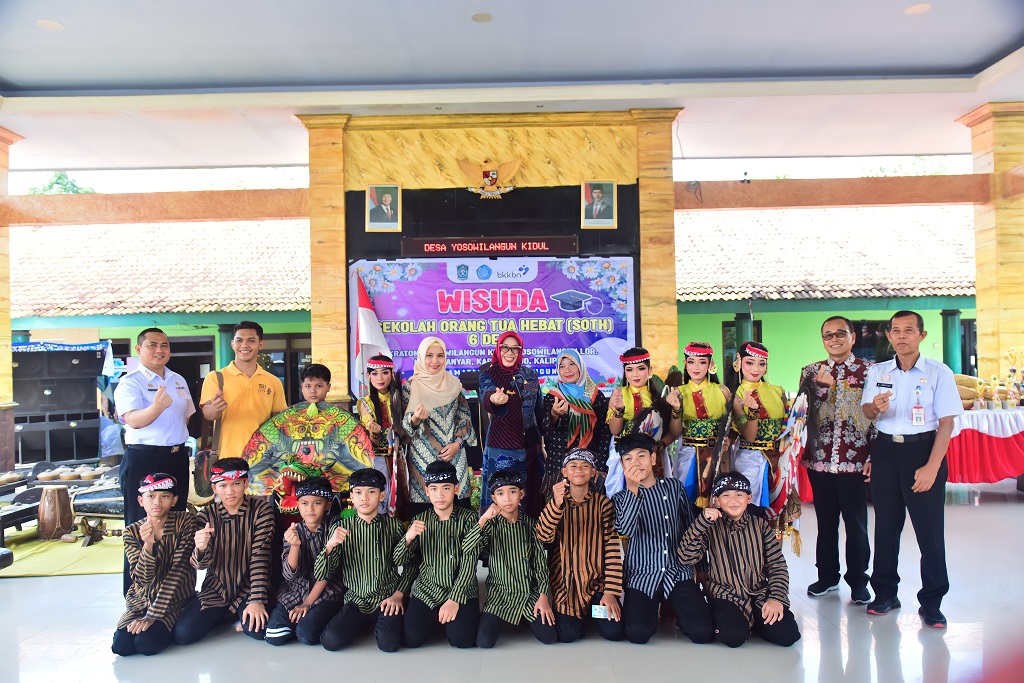 120 Ibu Muda Lumajang Diwisuda dalam Program Sekolah Orang Tua Hebat