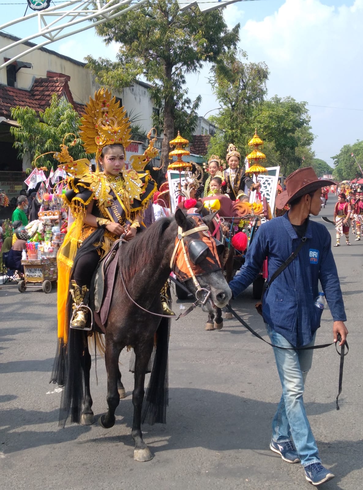 Ribuan Pelajar SD Ikuti Pawai Bhinneka Tunggal Ika, Dinas Pendidikan Tulungagung Jadi Koordinator dan Juri
