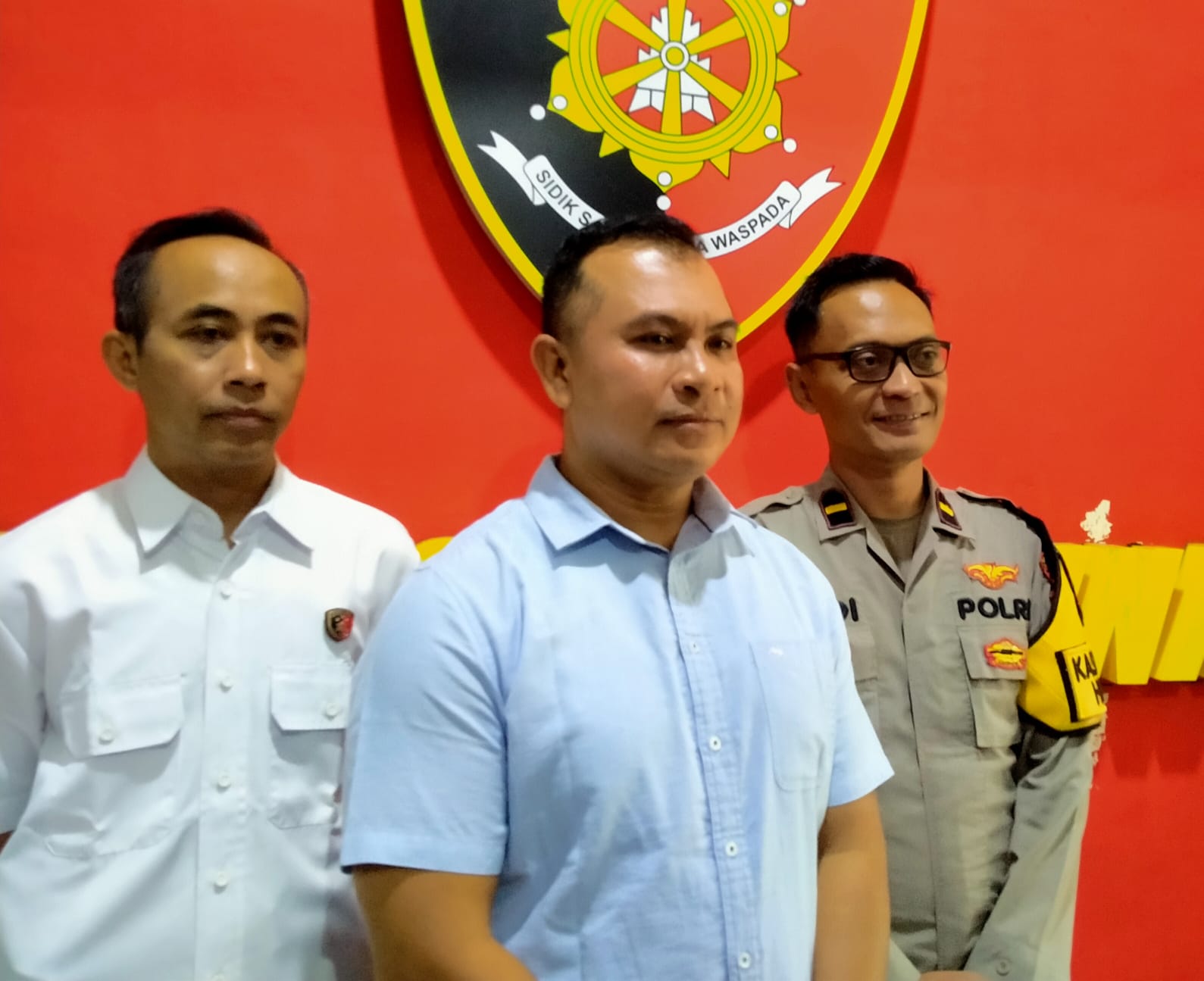 Asyik Ngopi Sambil Ngeslot, 2 Orang Digelandang Polisi