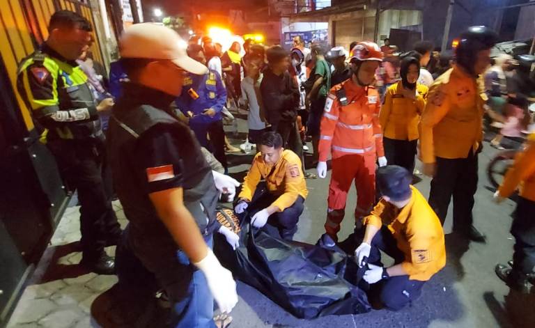 Remaja Bonceng Tiga Tabrak Tiang Listrik di Dukuh Bulak Banteng Surabaya, Satu Meninggal Dunia